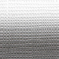 Bande/lame de store vénitien argentée avec structure maillée gaufrée issue de la collection NETWORK. La surface présente un aspect moderne et textile.