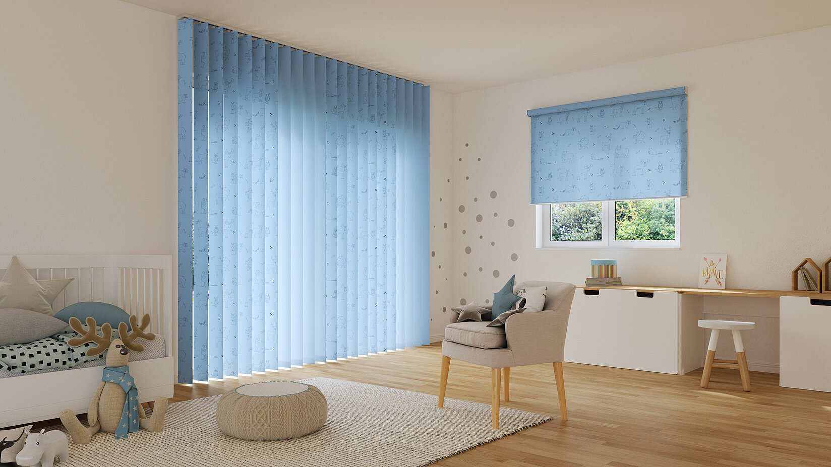 Kinderzimmer mit blauer Vertikaljalousie und passendem Rollo mit Tiermotiven