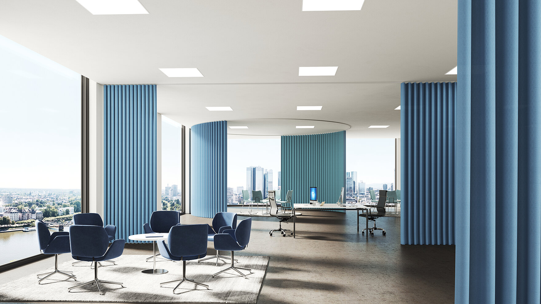 Grosses Büro mit blauen MHZ Vorhängen als Sichtschutz und Raumteiler vor raumhohen Fenstern.